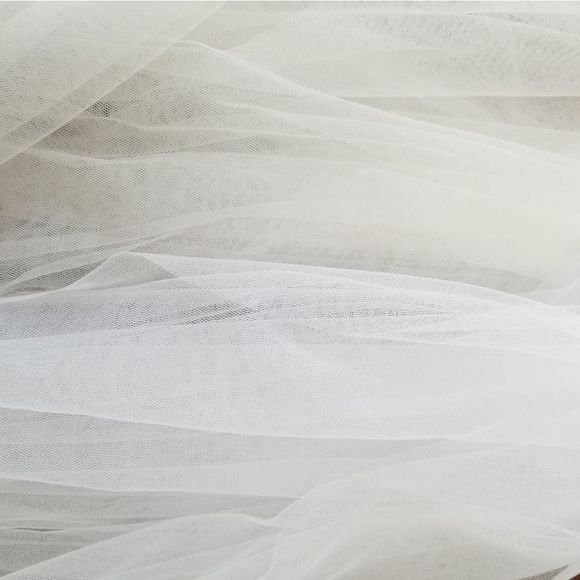 Ivory / White Fingertip tulle wedding veil - Picture 10 of 10